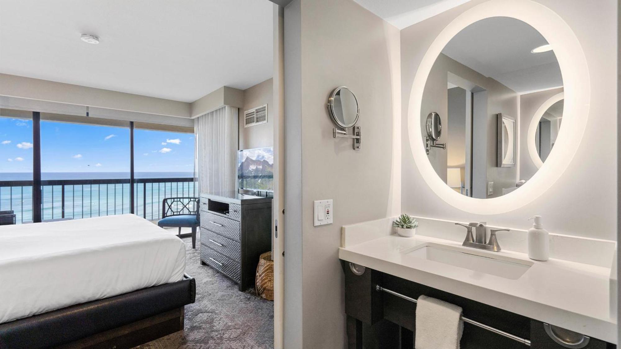 Luxury Oceanfront 2 Bedroom Apartment At Waikiki Beach Tower Honolulu Exterior foto